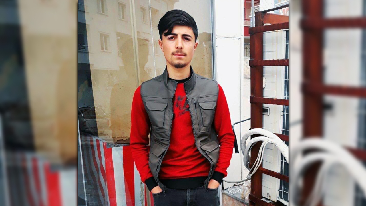 Ezan kavgasında kan aktı
