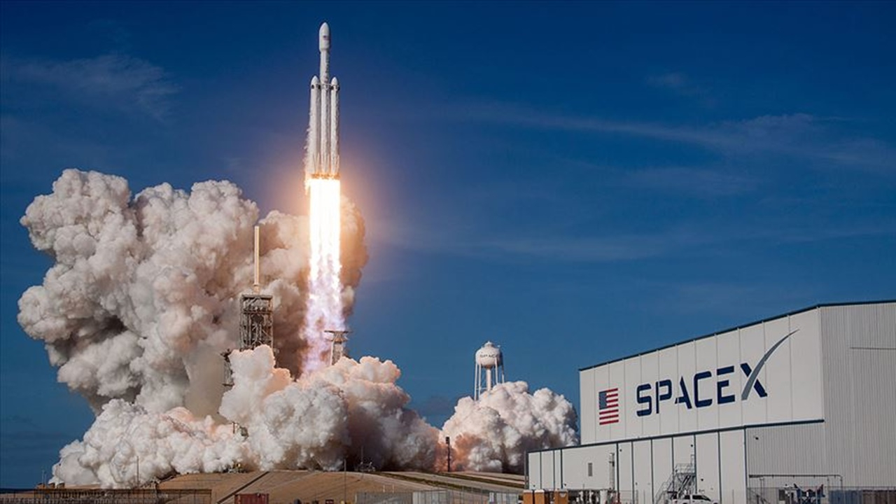 SpaceX'in ilk insanlı uzay mekiği denemesi bugün gerçekleşecek!