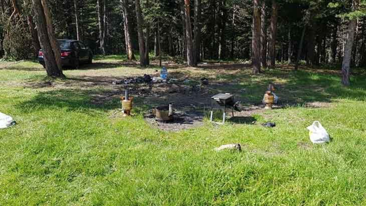 Anne kızın üzerine yıldırım düştü!