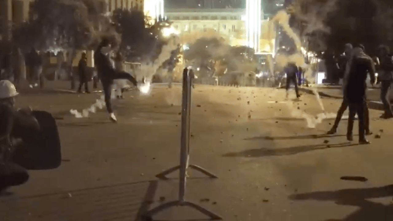 Tüm dünyanın konuştuğu protestocu!