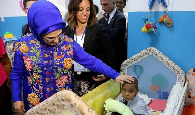 Afrika ile coğrafi uzaklığımıza rağmen kalplerimiz bir ve beraberdir