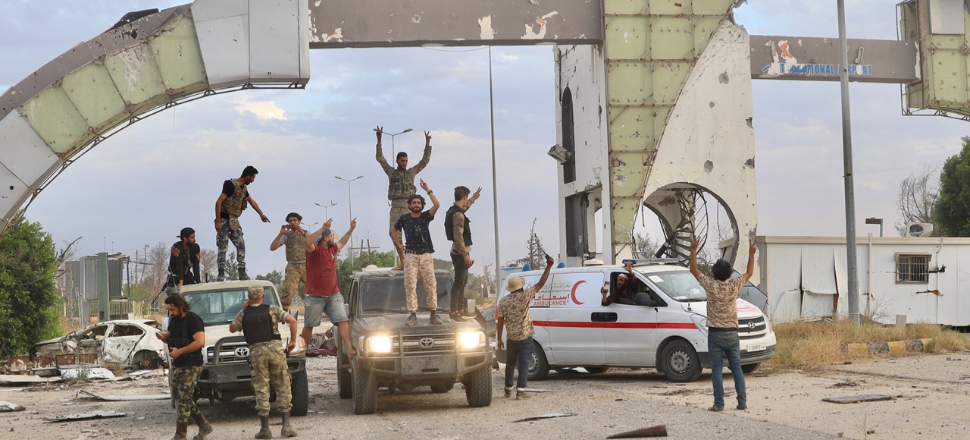 Libya ordusu Trablus Havaalanı'nı Hafter'den geri aldı...