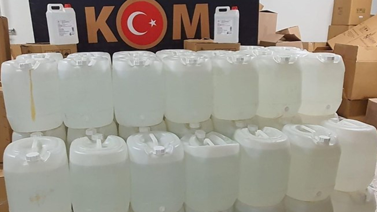 Son dakika... Ankara'da sahte içki operasyonu: 2 bin 280 litre etil alkol ele geçirildi