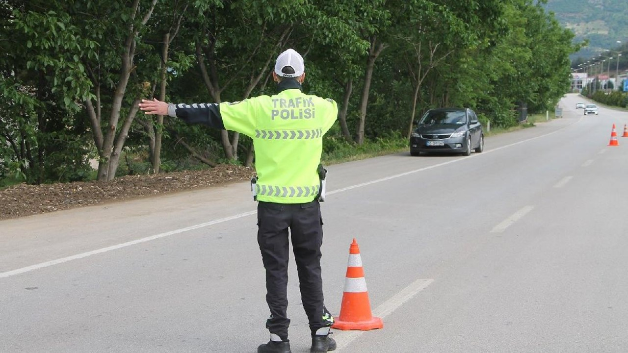 Polise rüşvet vermekten...