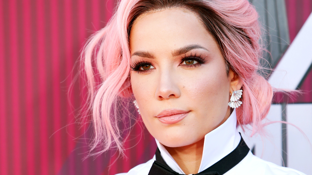 Ünlü şarkıcı Halsey, plastik mermi ile vuruldu