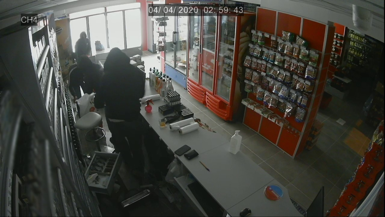 Koca marketi böyle talan ettiler
