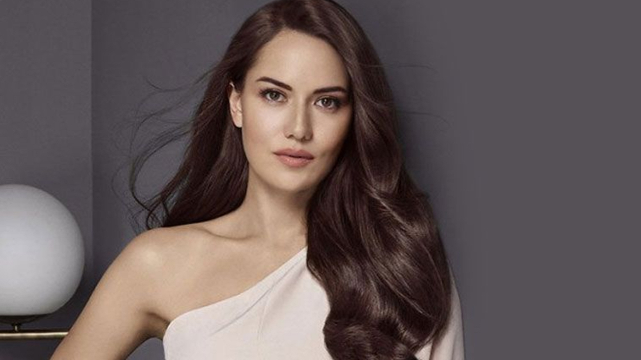 Yeni yaşını kutlayan Fahriye Evcen'e sevenlerinden hediye yağdı