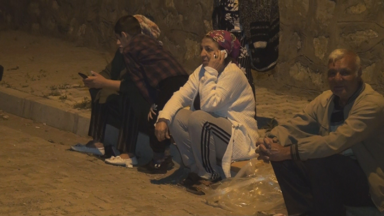 Pütürgeliler geceyi dışarda geçirdi