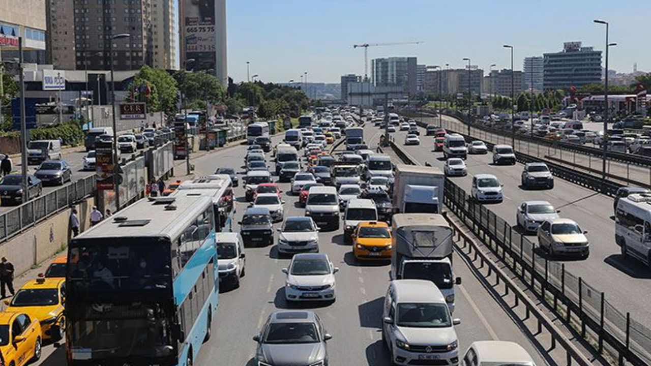 Son dakika... İstanbul’da bazı noktalarda trafik yoğunluğu