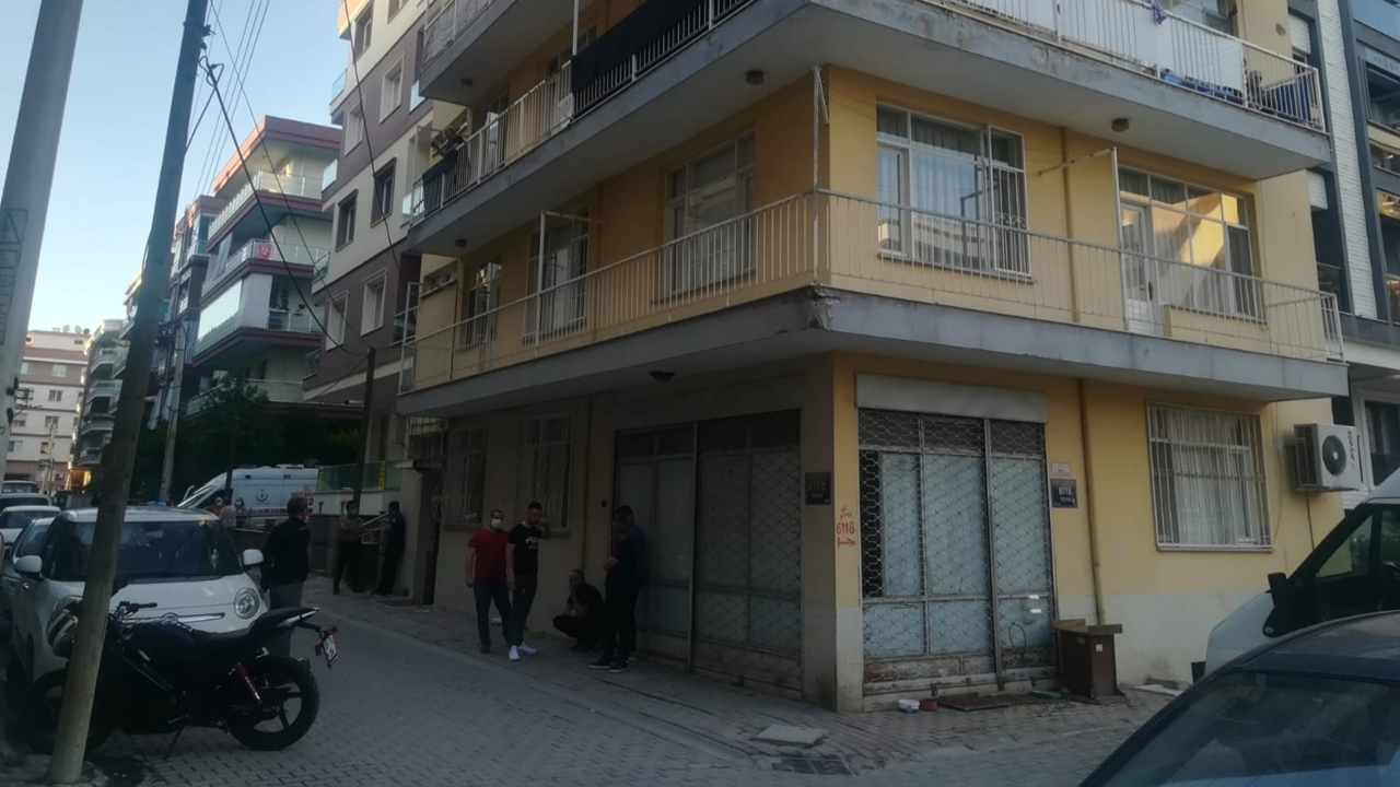 Karısını bıçakladı, kaçarken ev sahibine seslendi...