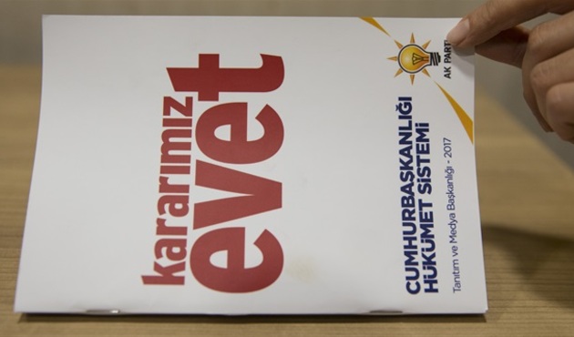AK Parti'den 'Kararımız Evet' sloganlı kitapçık