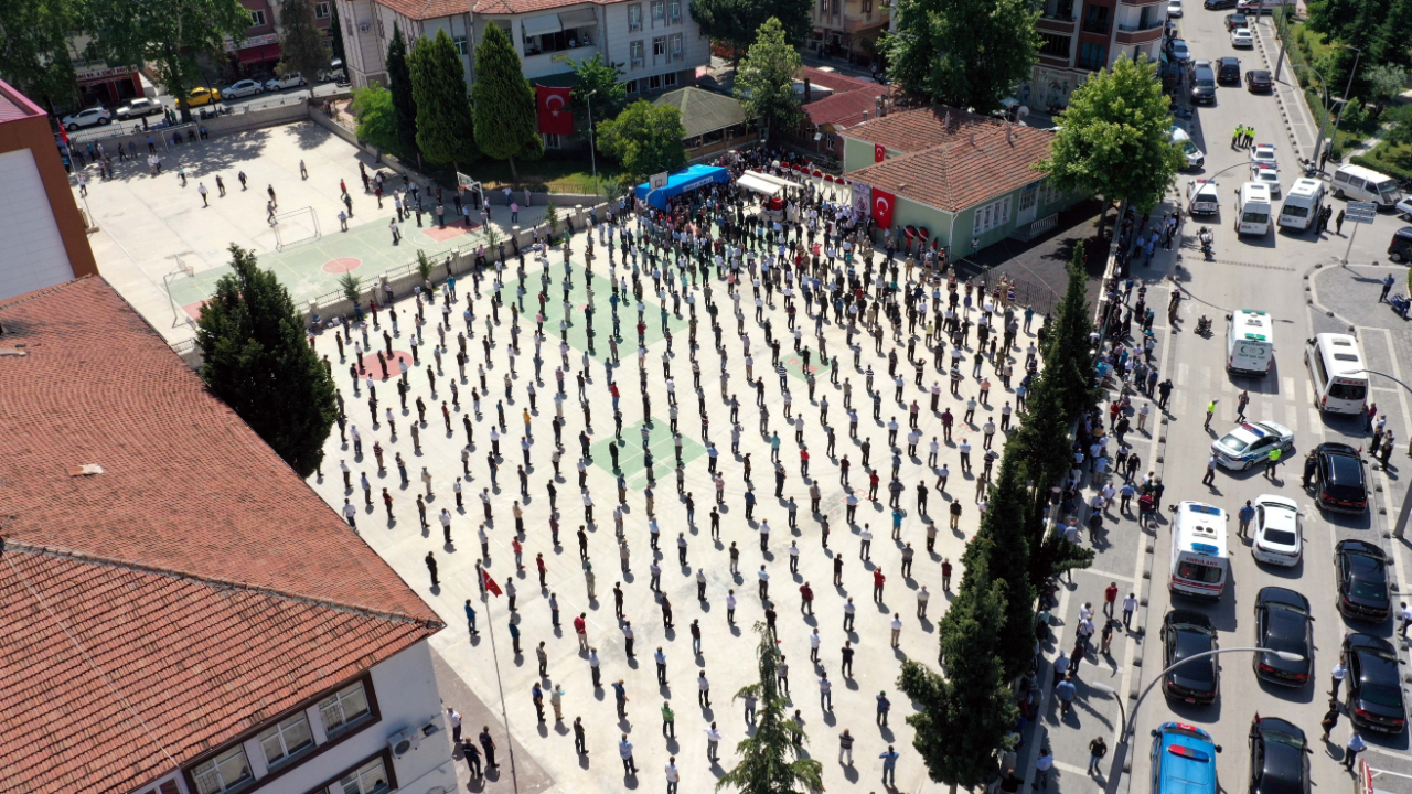 İdlib şehidine sosyal mesafeli son görev