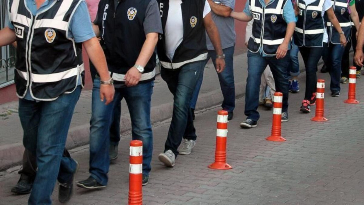TSK'ya sızan FETÖ'cülere gece yarısı operasyonu
