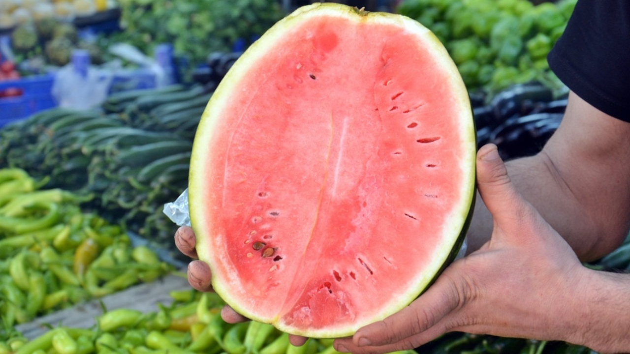 Korona vatandaşa 'kelek' attı