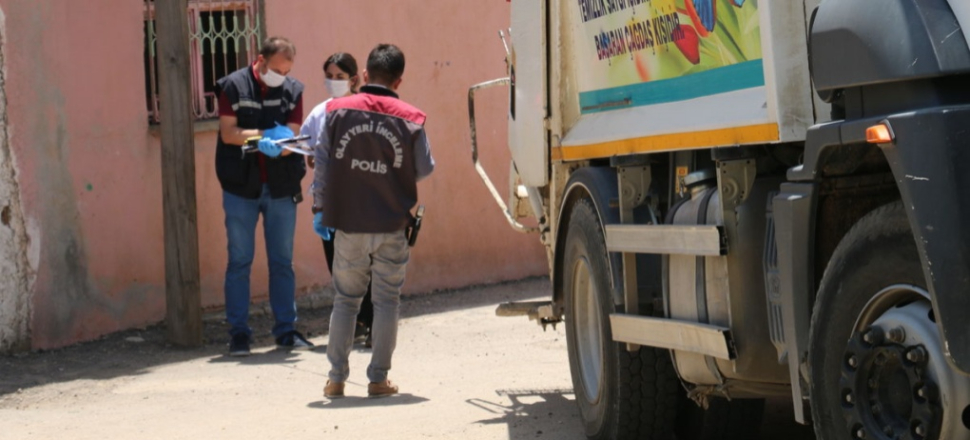 Çöp kamyonunun altında kalan 4 yaşındaki çocuk hayatını kaybetti