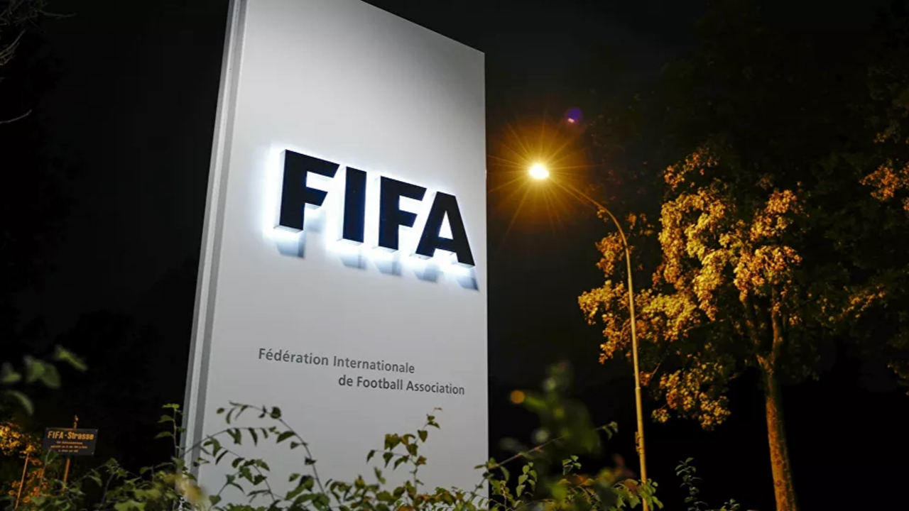 FIFA'dan flaş transfer kararı...