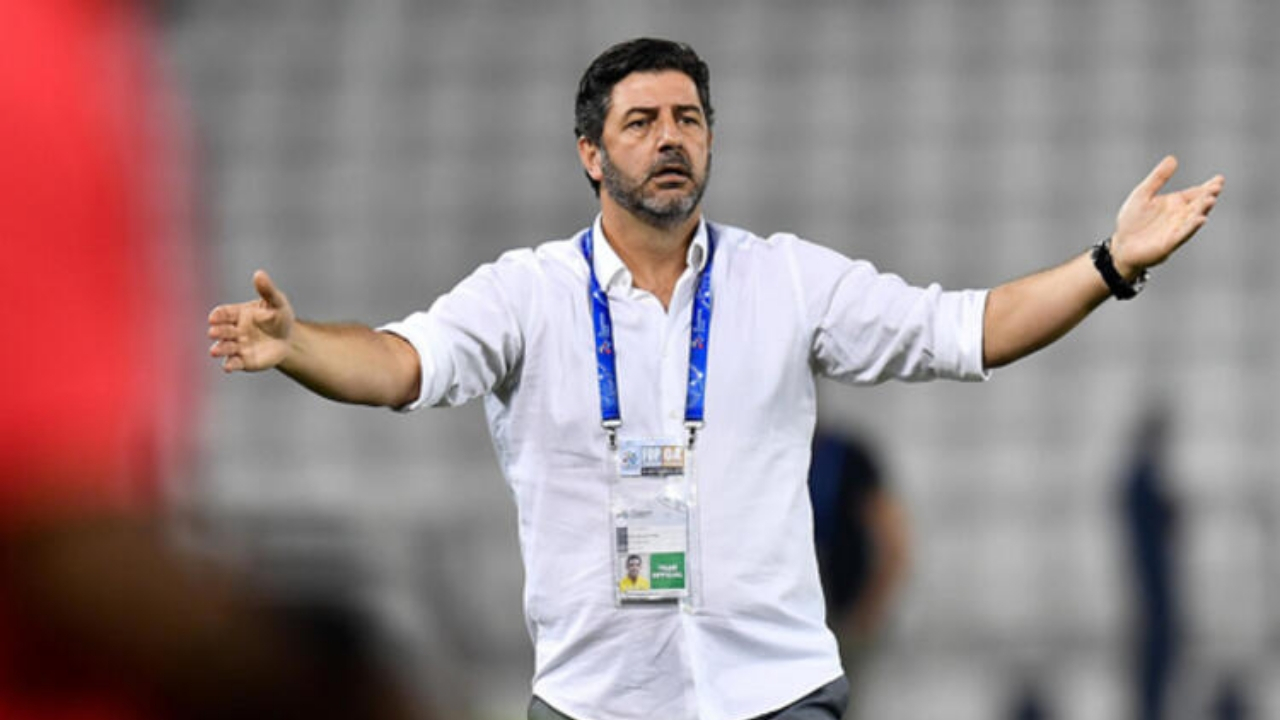 Fenerbahçe'den ters köşe! Ünlü hocaya dev teklif...