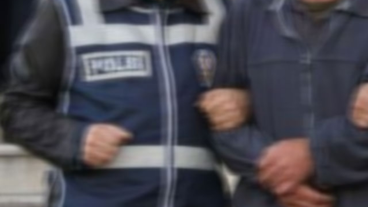 'Kaçakçı' gümrük memurlarına operasyon!