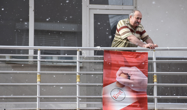 "Bayrak asan dayı" referandum tercihini ilan etti!