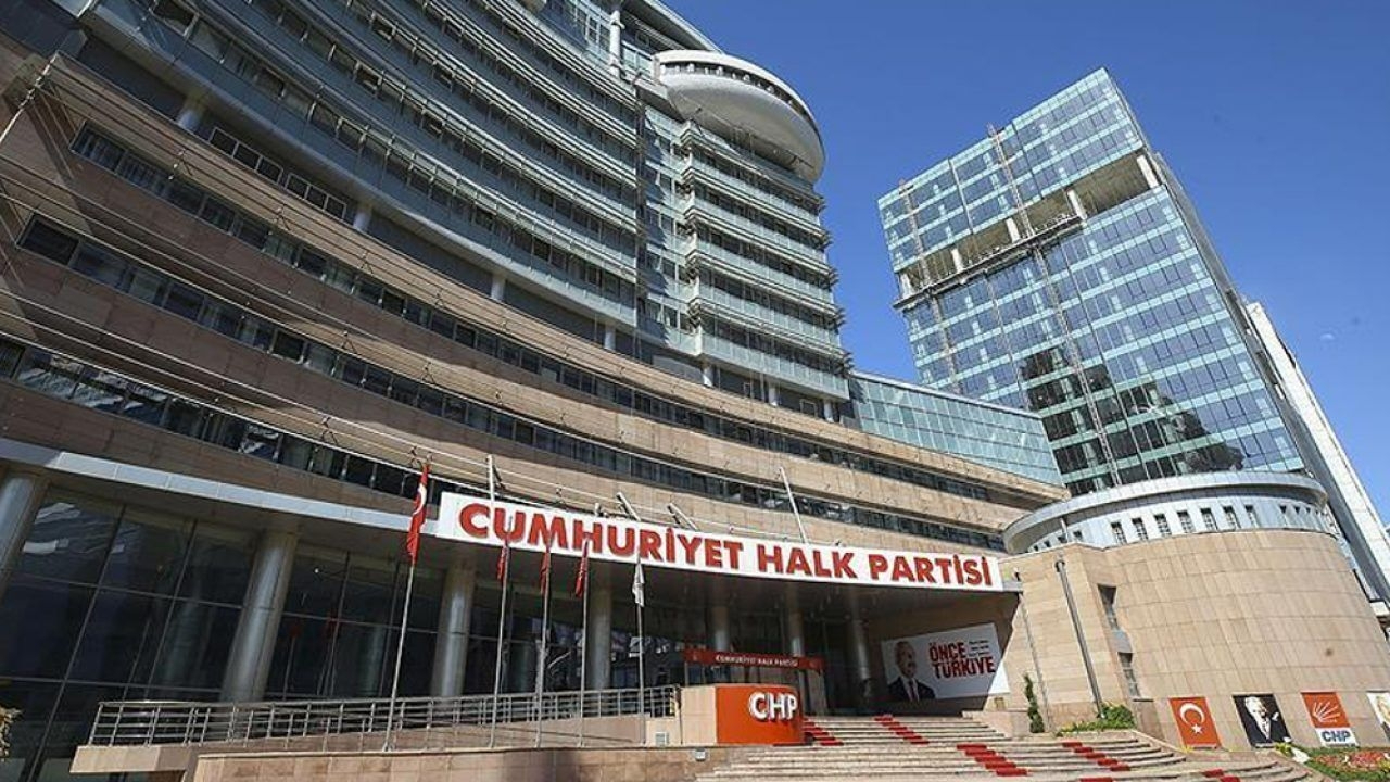CHP genel merkezi kepenk indirdi