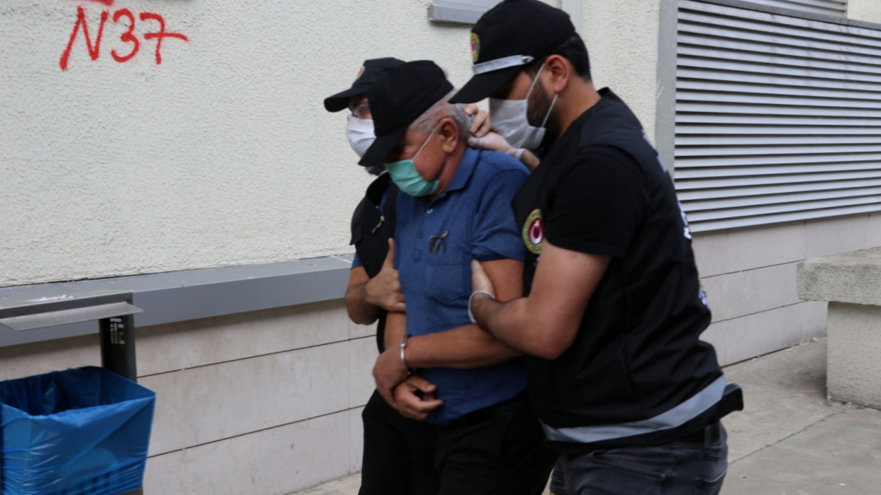 Kırmızı bültenle aranıyordu! Yakalanıp Türkiye'ye teslim edildi