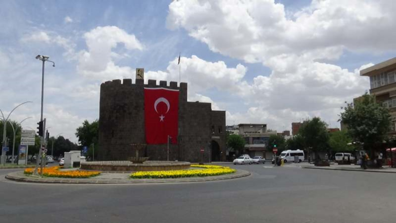 Diyarbakır'da vaka sayısı patladı! Herkes eve kapandı
