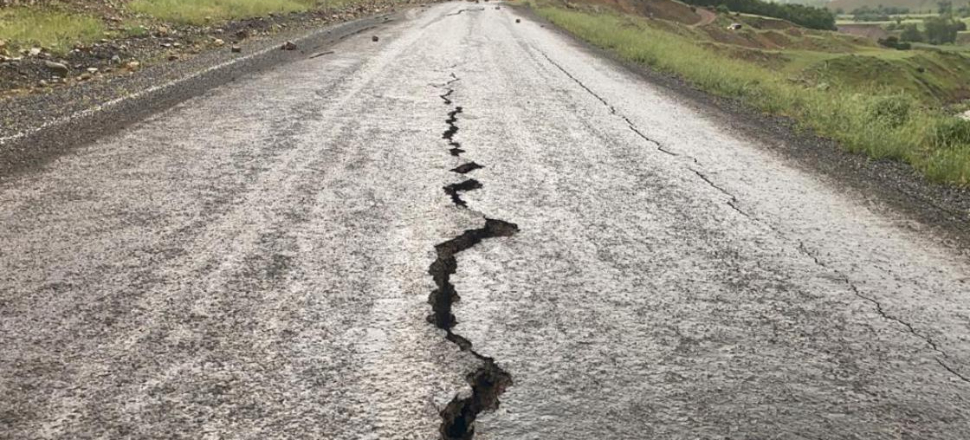 "Deprem sonrası 2'si 4 üzeri olmak üzere 90 artçı deprem meydana geldi"