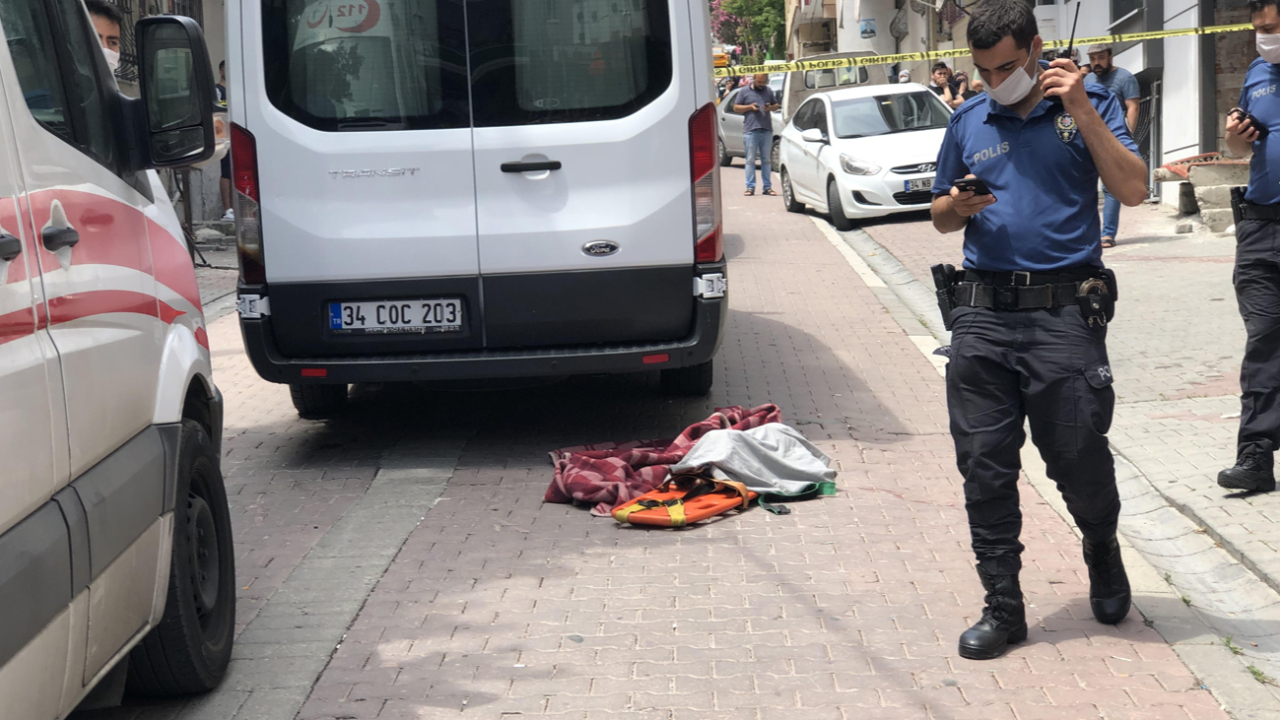 Son dakika... 3 yaşındaki çocuk park etmek isteyen minibüsün altında kaldı!