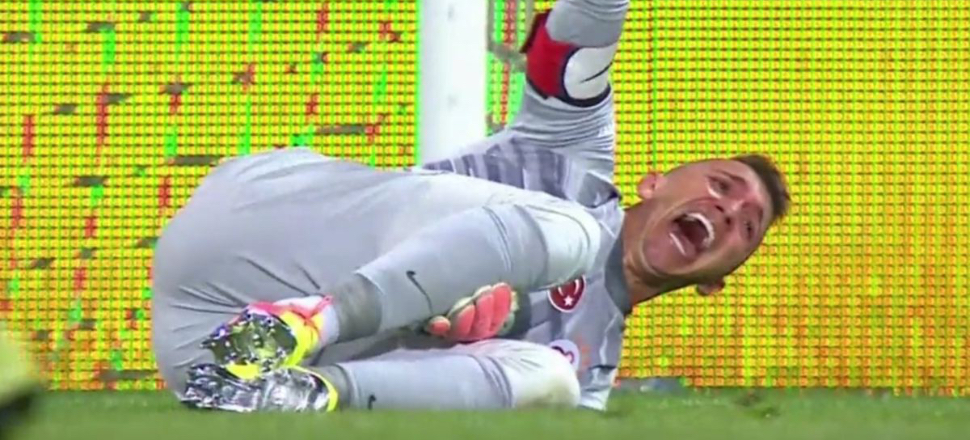''Bayrak kalkmadı Muslera sakatlandı''