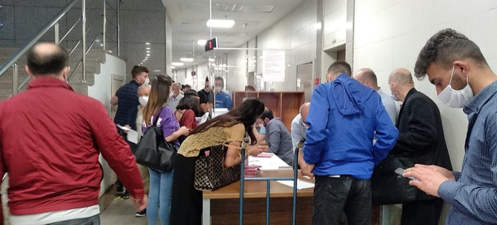 İstanbul Adalet Sarayı'nda yoğunluk başladı! Sosyal mesafe unutuldu