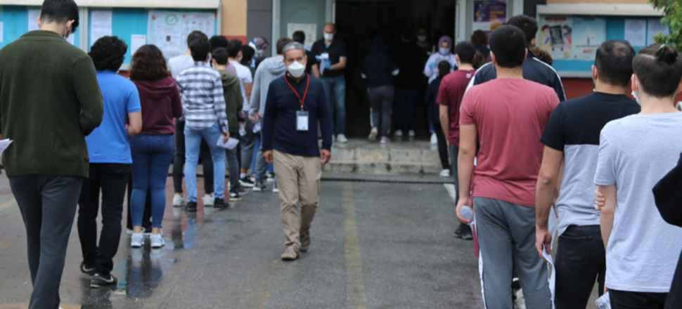 Sınavda fenalaşan öğrenci koronalı çıktı!