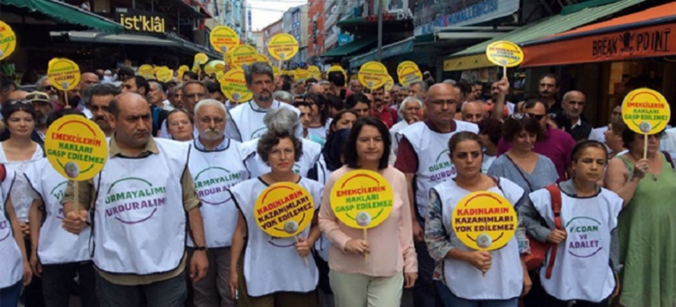 İstanbul'da siyasi parti etkinliklerine koronavirüs ayarı!