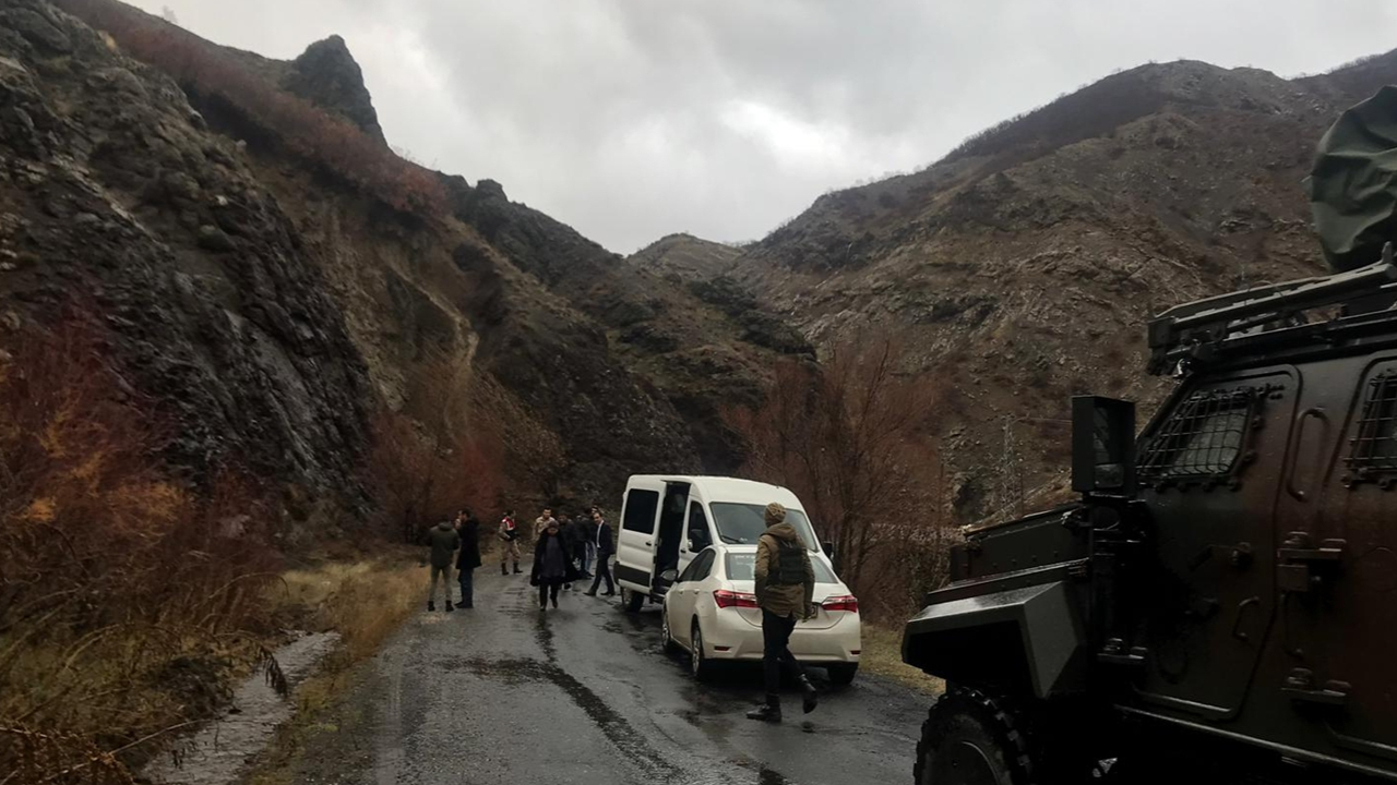 Bingöl-Yedisu karayolu ulaşıma kapandı...