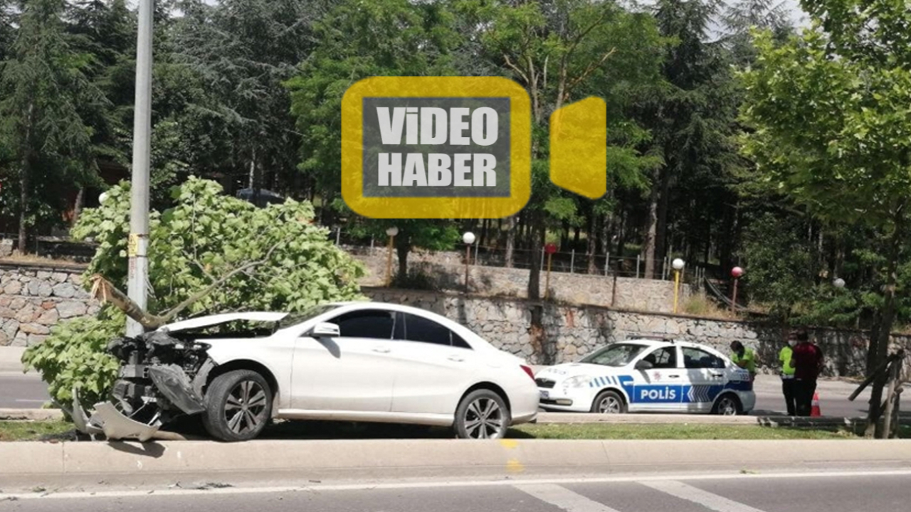 Kartal’da kontrolden çıkan lüks araç elektrik direğine çarptı