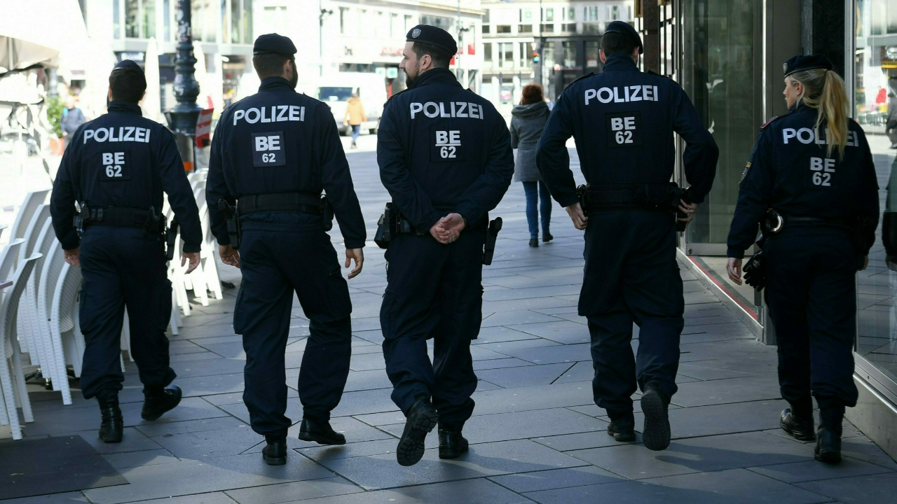 Polisin yanında yellendi cezayı yedi!