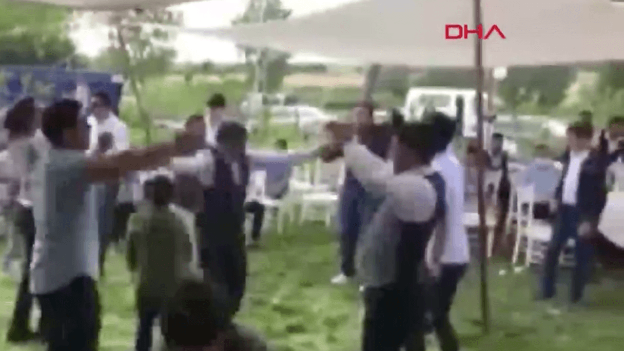 Uyarıları umursamadılar üstüne bir de düğün yaptılar!
