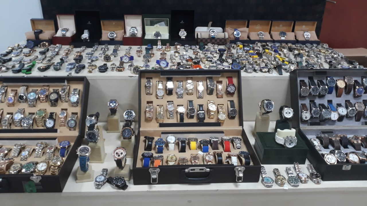Piyasa değeri 1 milyon lira olan kaçak ürünler ele geçirildi