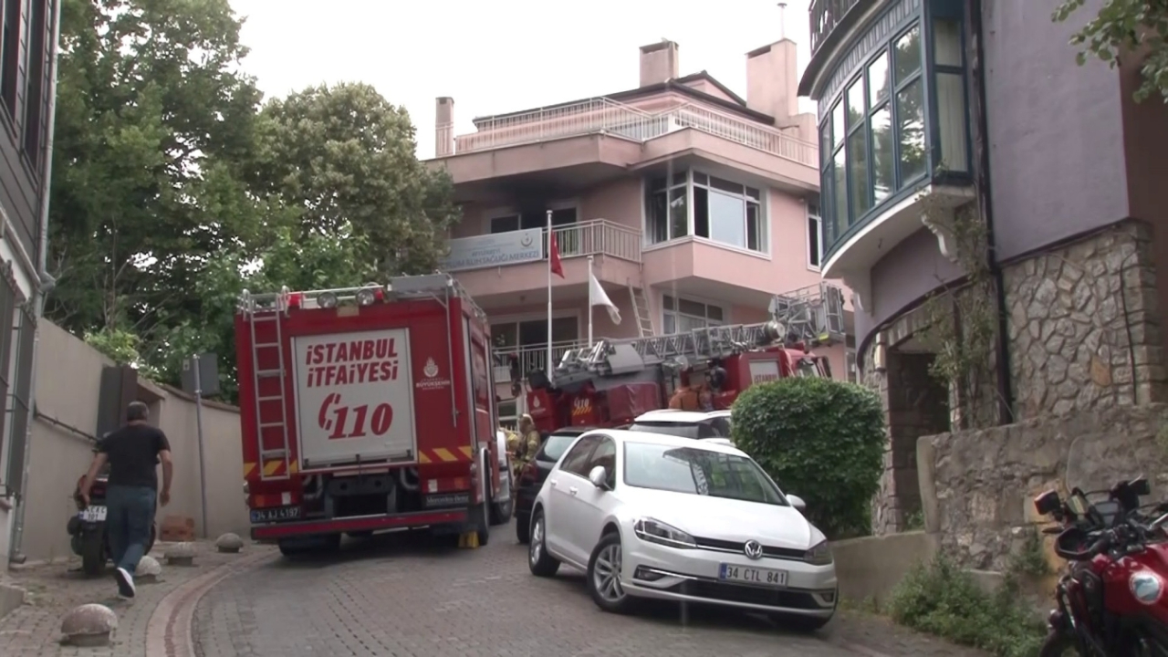 Beylerbeyi’nde sağlık merkezine yanıcı maddeyle saldırı: 1 yaralı