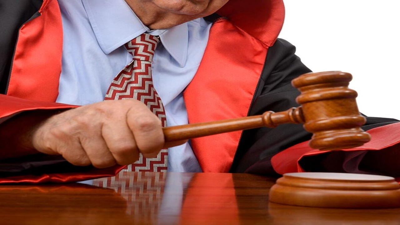 Dolandırıcılıktan yargılanan savcı tahliye oldu