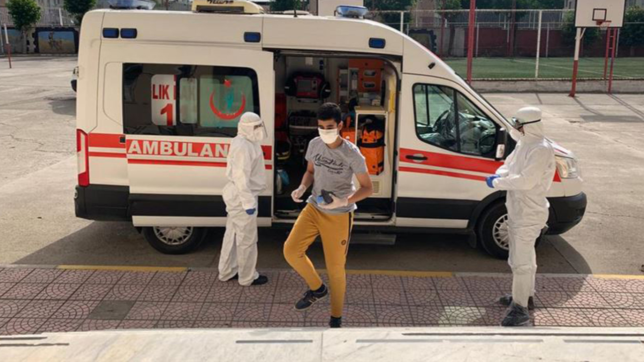 Koronavirüs tanısı bulanan gençler böyle sınava girdi