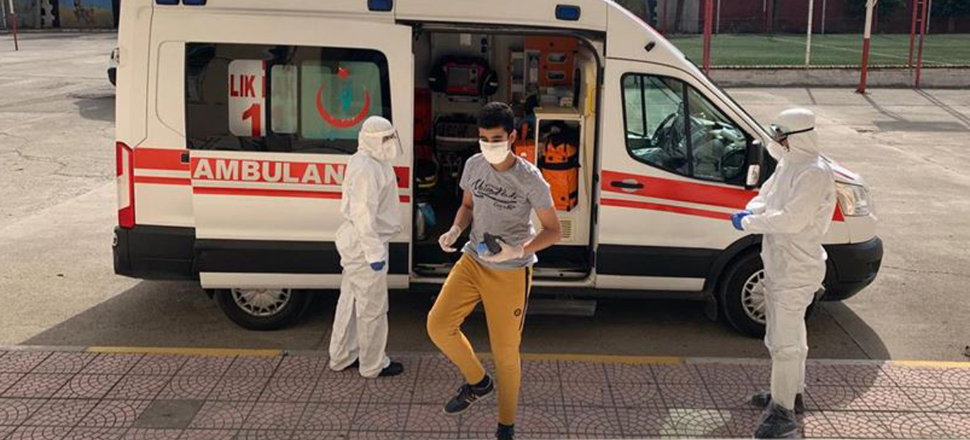 Koronavirüs tanısı bulanan gençler böyle sınava girdi