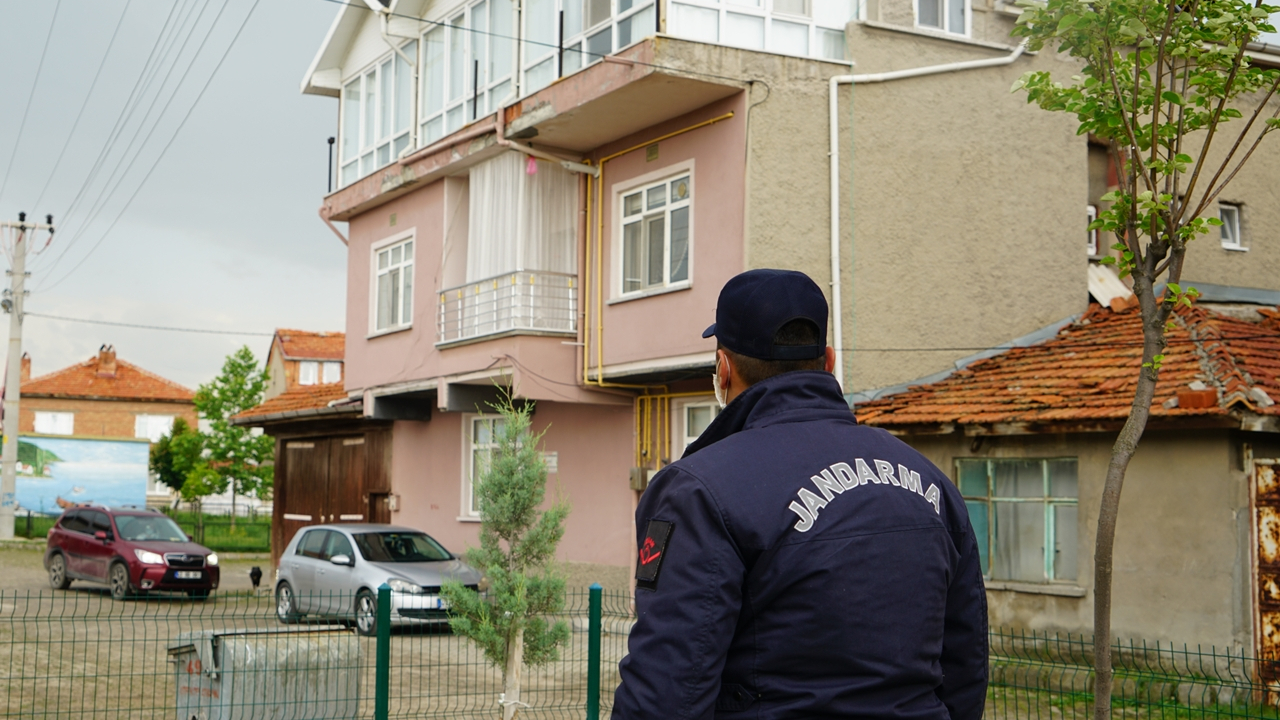 9 kişi virüse yakalandı, 6 bina karantinada!