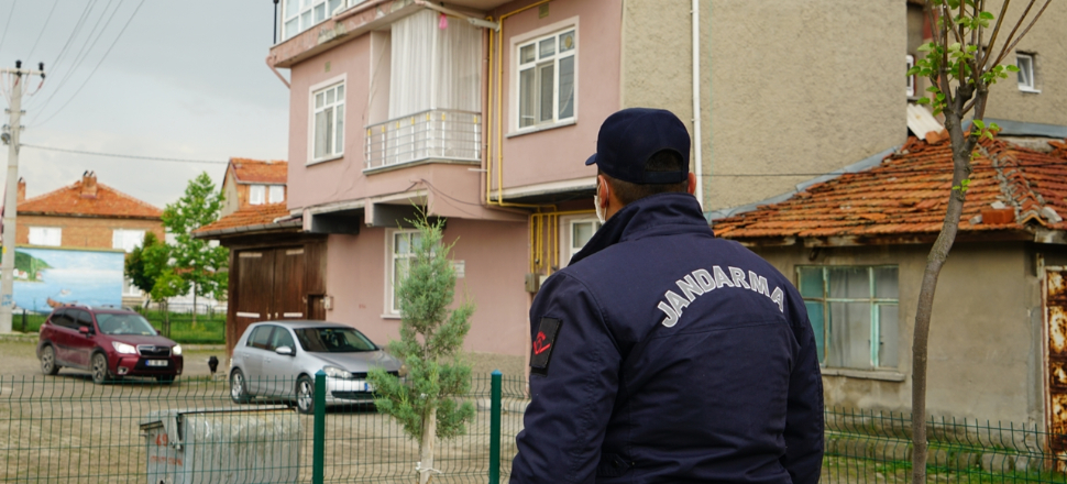 9 kişi virüse yakalandı, 6 bina karantinada!