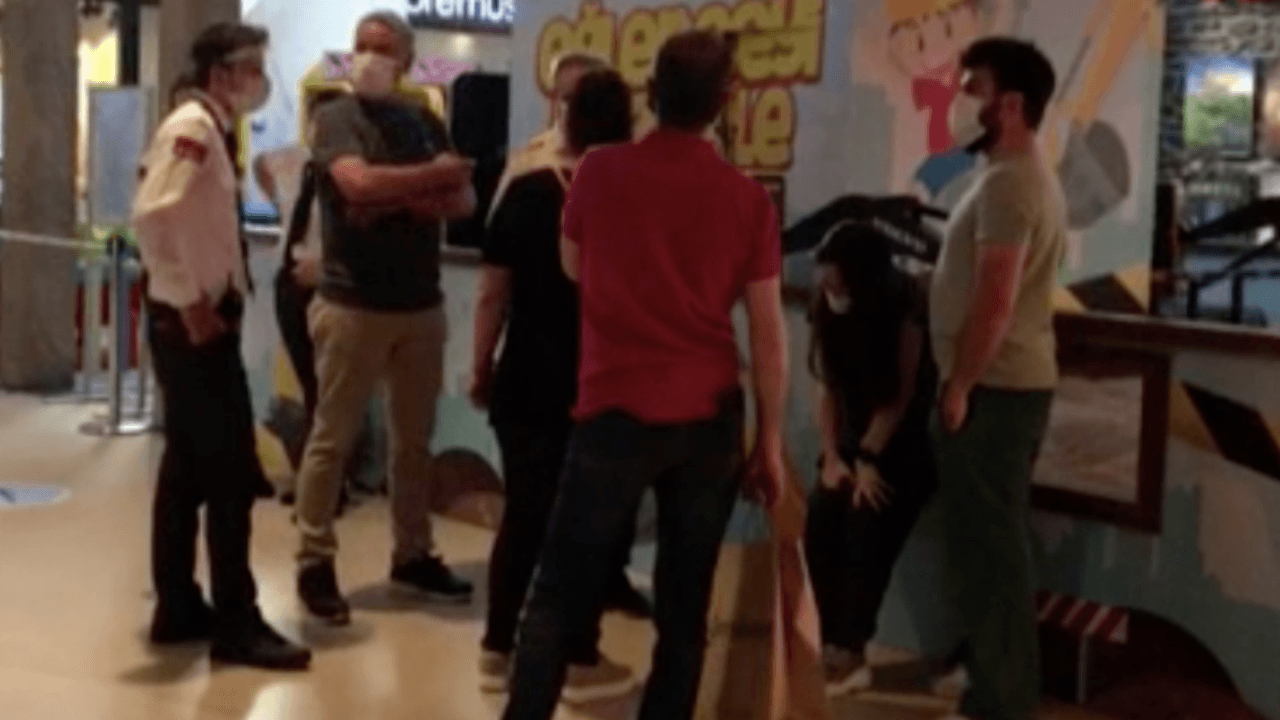 AVM'de 'maske' kavgası!