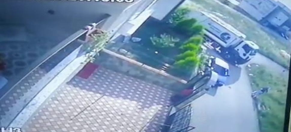 Bursa'da kamyonun altında kalan Ebrar  hayatını kaybetti