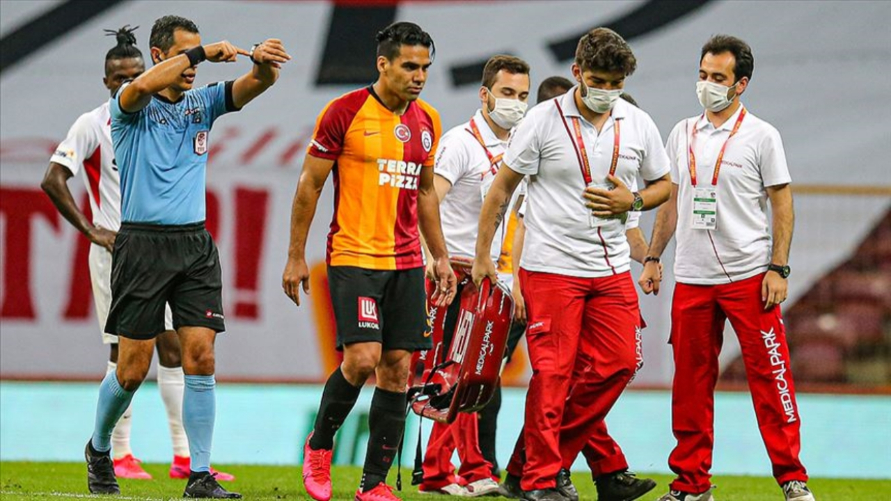 Yıldız futbolcunun adalesinde birinci derece zorlama tespit edildi