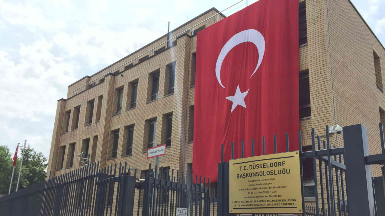 Türkiye'nin Düsseldorf Konsolosluğu geçici olarak kapatıldı