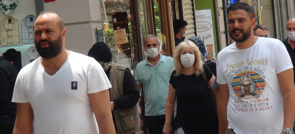 İstiklal yine çene maskeli