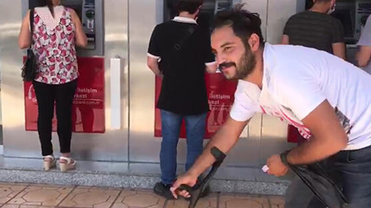 Engelli gibi davranan dilenci, zabıtayı görünce yürümeye başladı