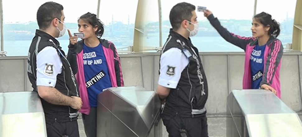 Metroya maskesiz binmek isteyen kadın ortalığı birbirine kattı